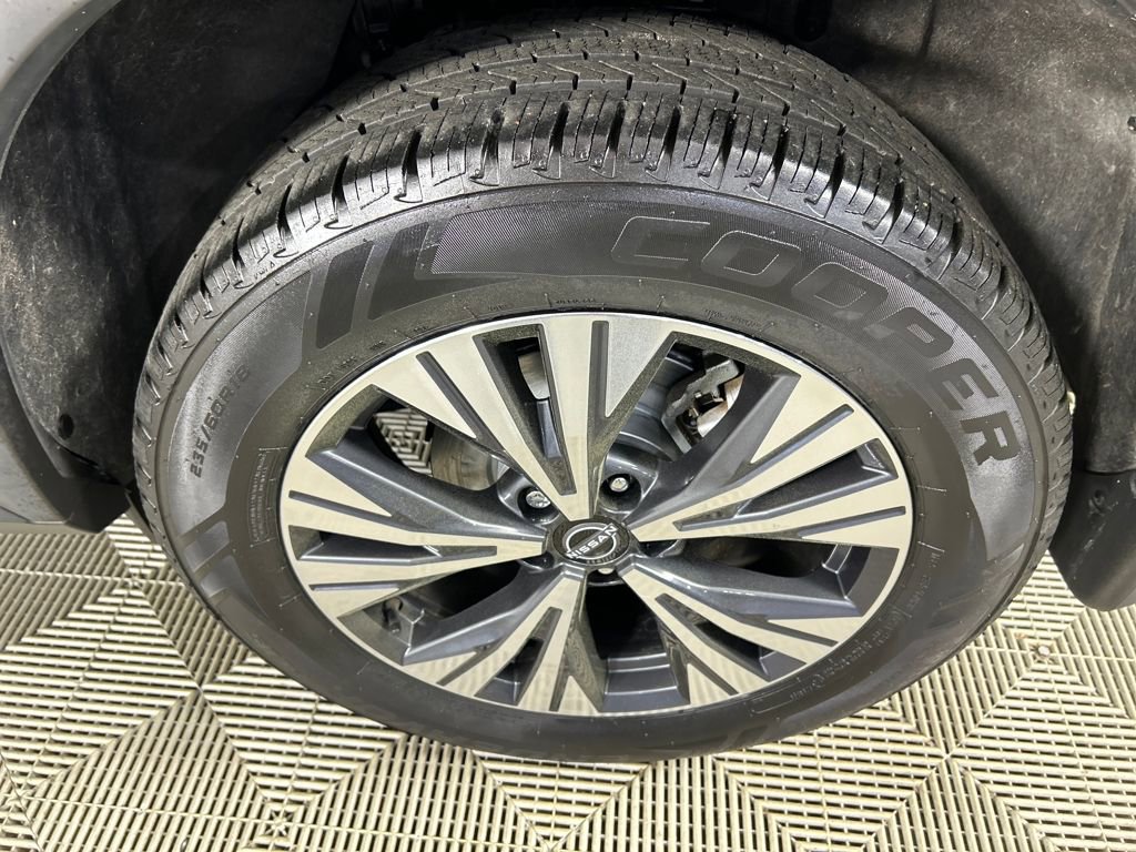 Used 2023 Nissan Rogue SV image 10