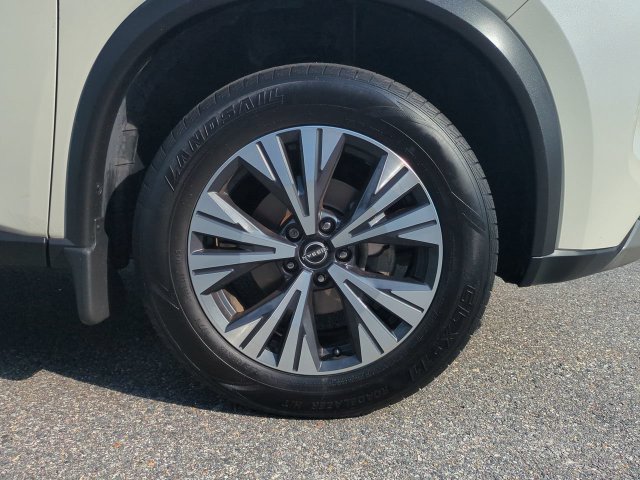 Used 2023 Nissan Rogue SV w/ SV Premium B Package FWD image 11