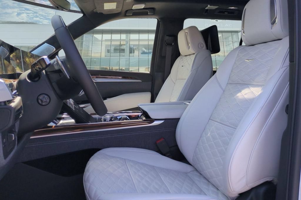 New 2026 Cadillac Escalade Platinum Luxury w/ LPO, Radiant Package AWD/4WD image 12