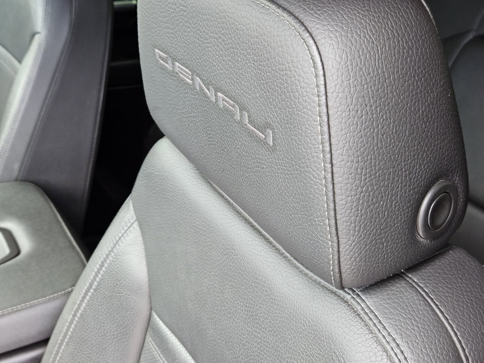 Used 2021 Chevrolet Silverado 1500 LT AWD/4WD image 29