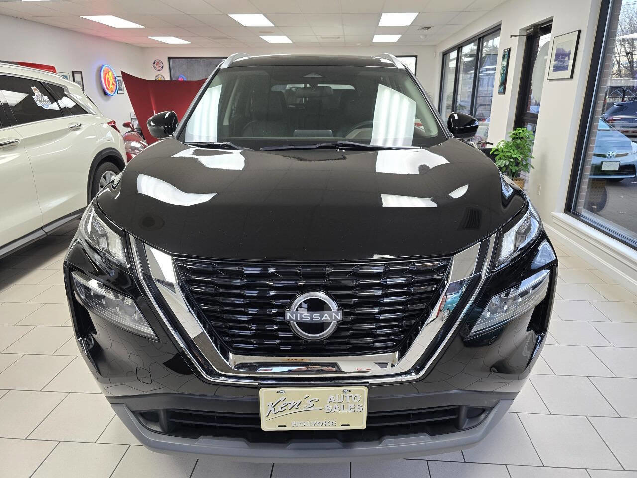 Used 2023 Nissan Rogue SV w/ SV Premium B Package image 2