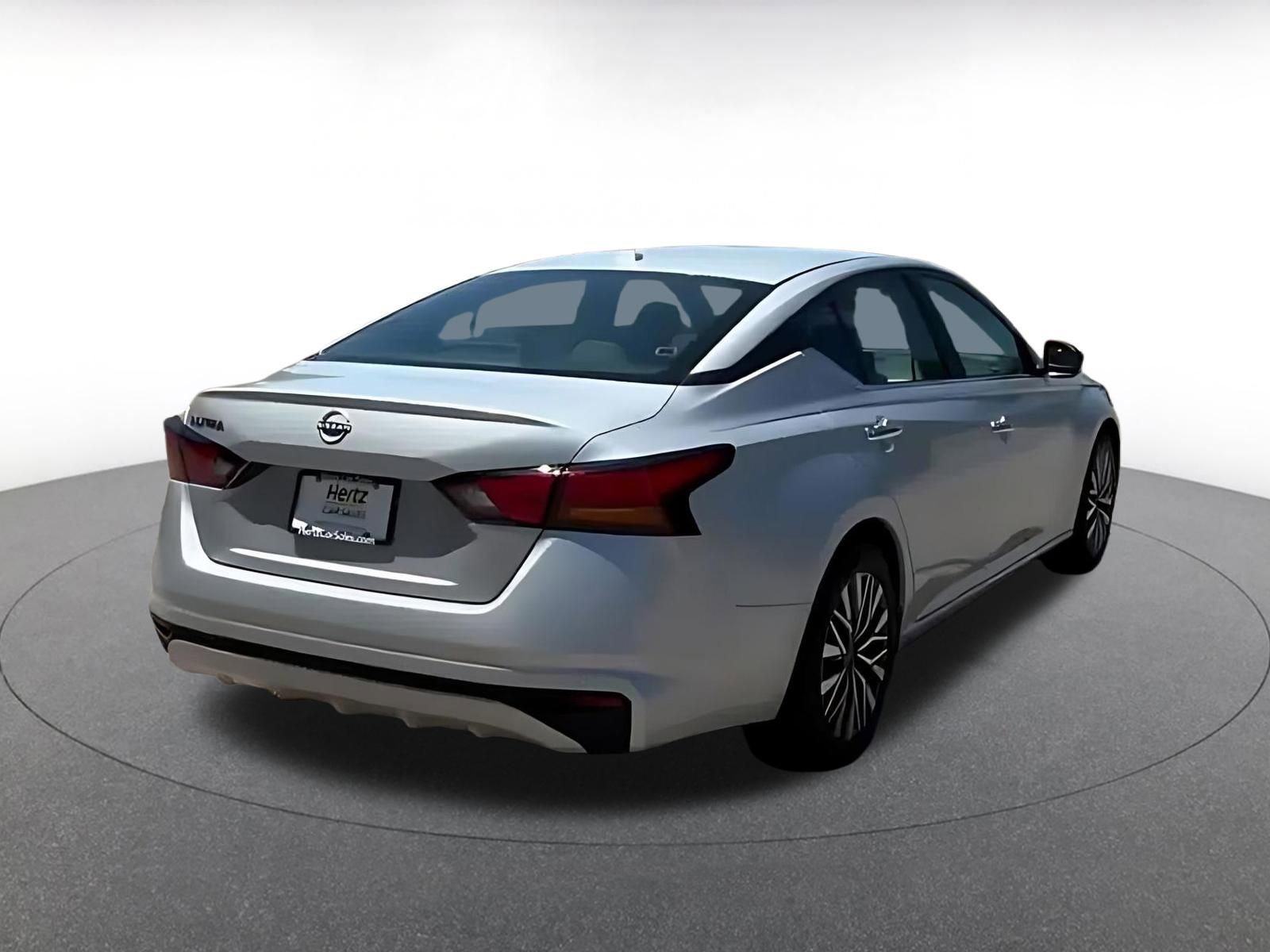 Used 2025 Nissan Altima 2.5 SV FWD image 14