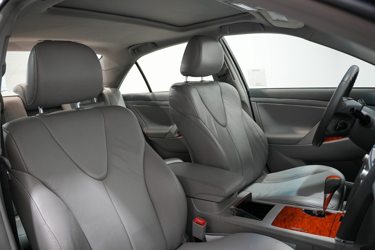 Used 2011 Toyota Camry XLE w/ SE/XLE Extra-Value Pkg FWD image 14