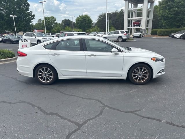 Used 2017 Ford Fusion SE w/ Fusion SE Technology Package FWD image 7