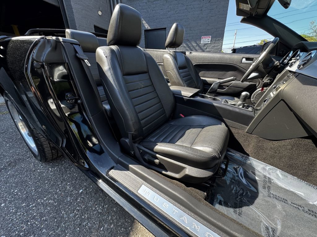 Used 2005 Ford Mustang GT RWD image 16