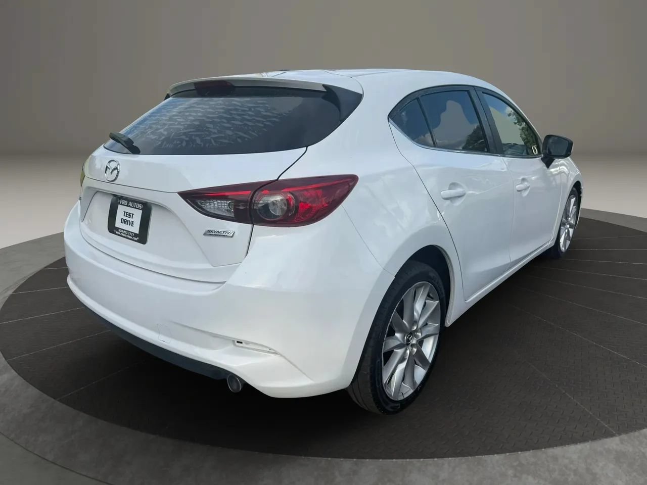Used 2017 MAZDA MAZDA3 Touring FWD image 3