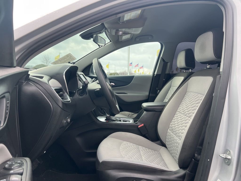 Used 2020 Chevrolet Equinox LS w/ LS Convenience Package image 11