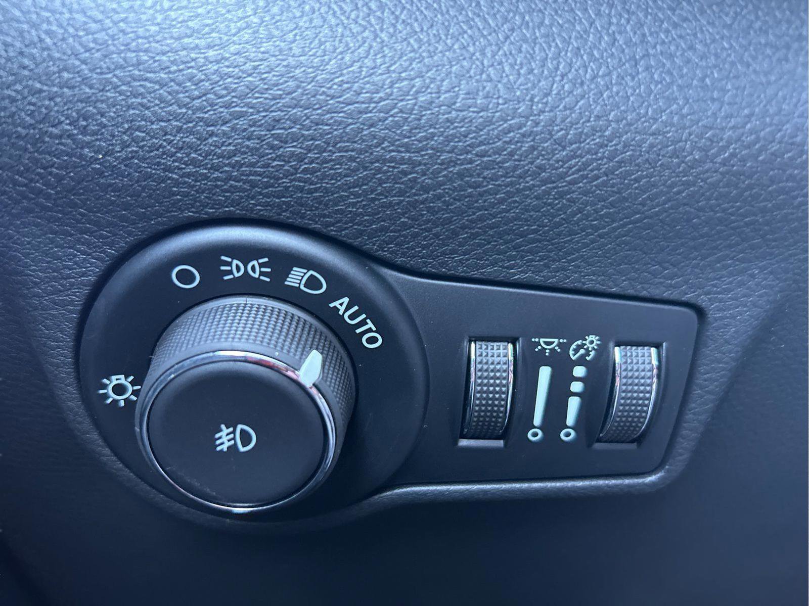 New 2026 Jeep Compass Latitude image 13