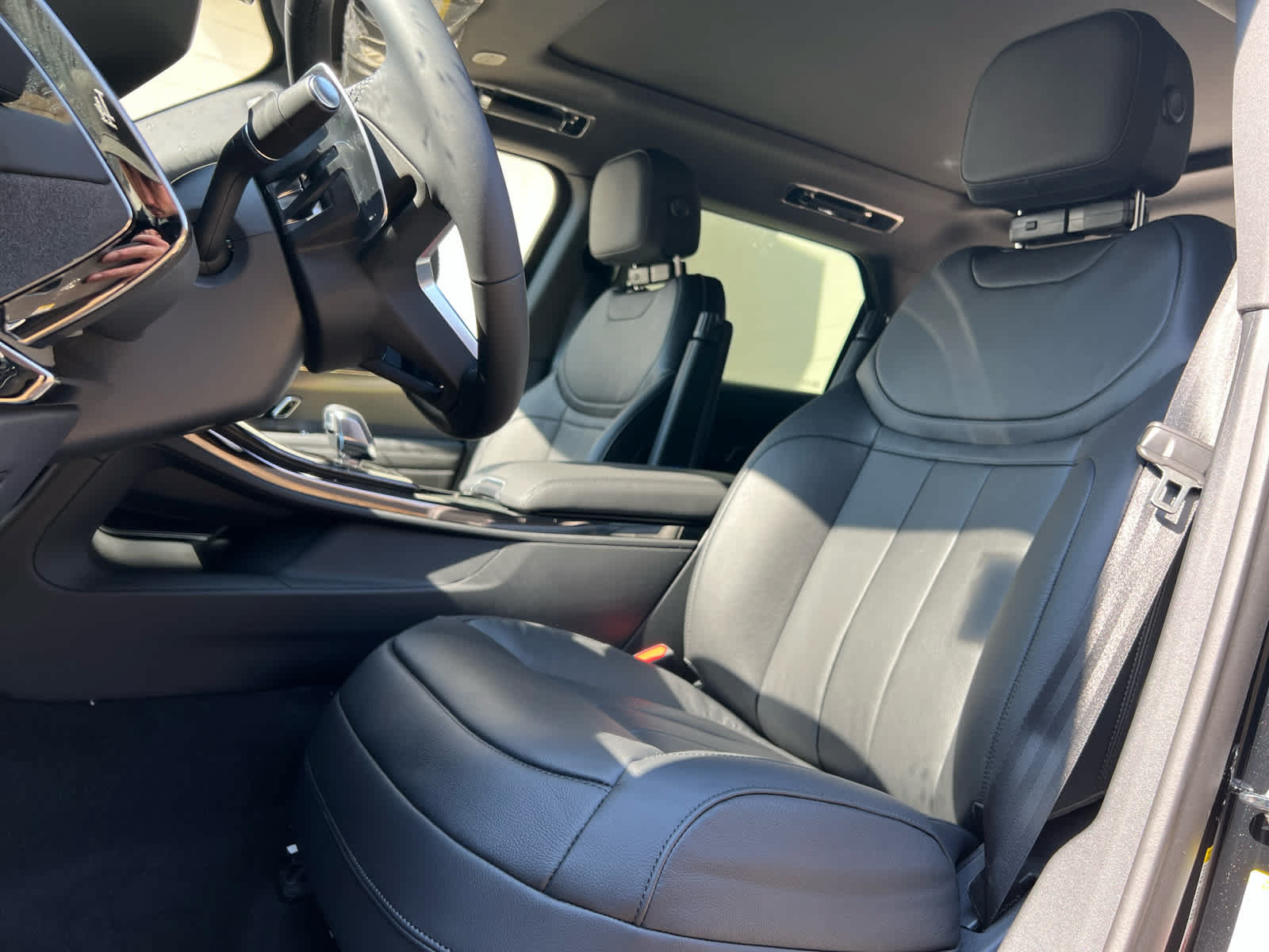 Certified 2025 Land Rover Range Rover Sport AWD/4WD image 13