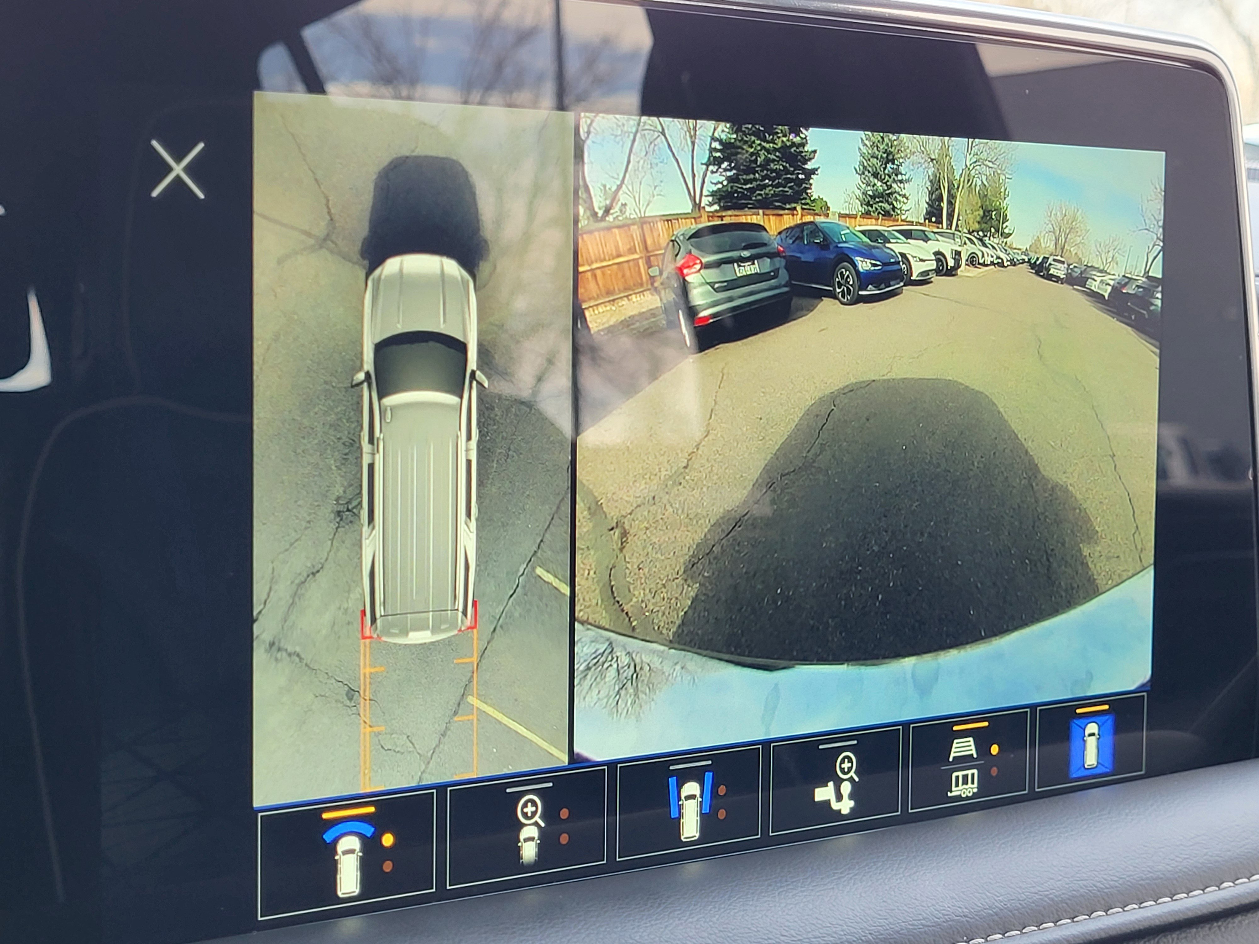 Used 2024 GMC Yukon SLT w/ SLT Luxury Package image 22