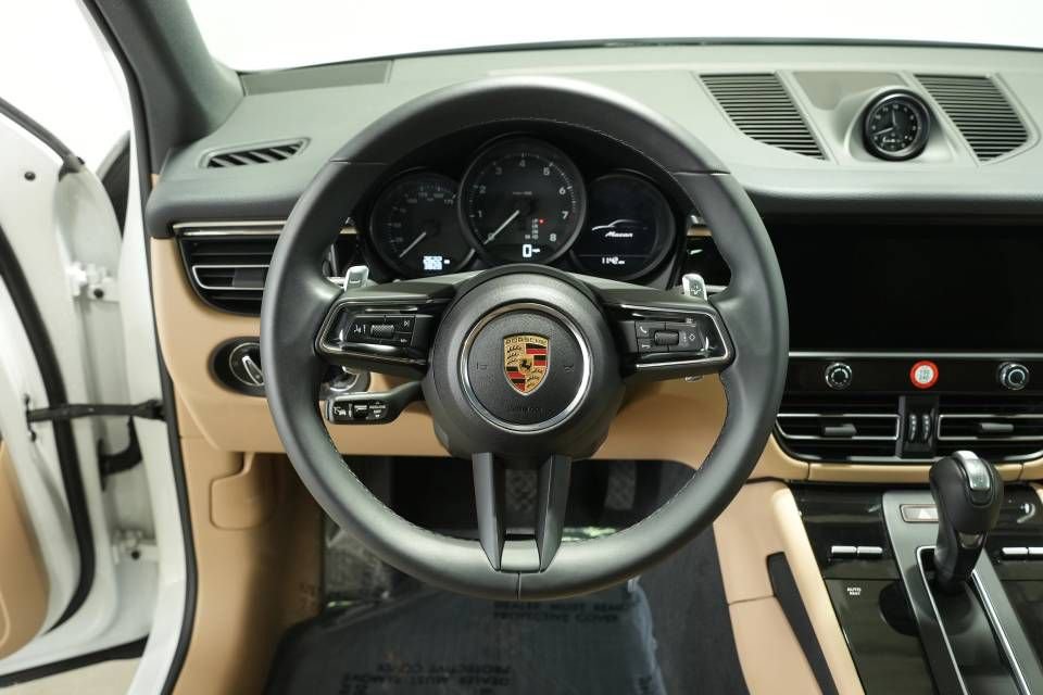 Certified 2025 Porsche Macan AWD/4WD image 13