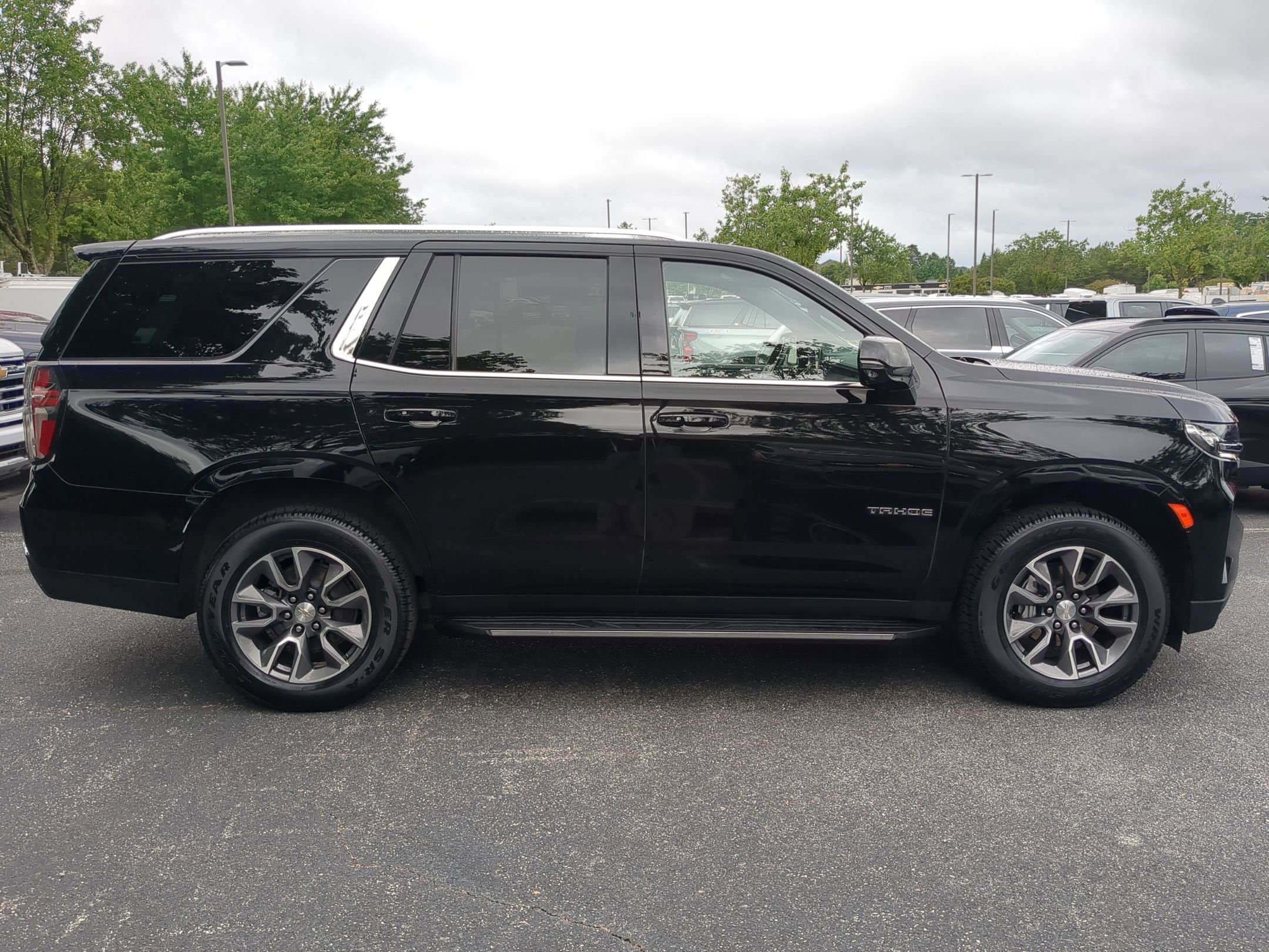 Used 2022 Chevrolet Tahoe LT w/ Luxury Package AWD/4WD image 11