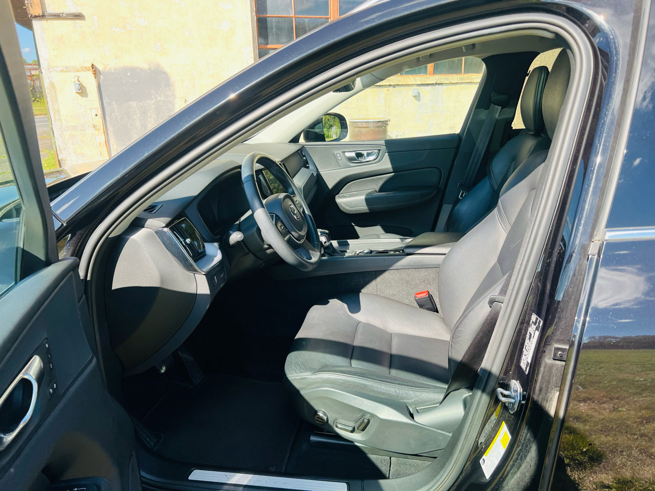 Used 2020 Volvo XC60 T5 Momentum image 19