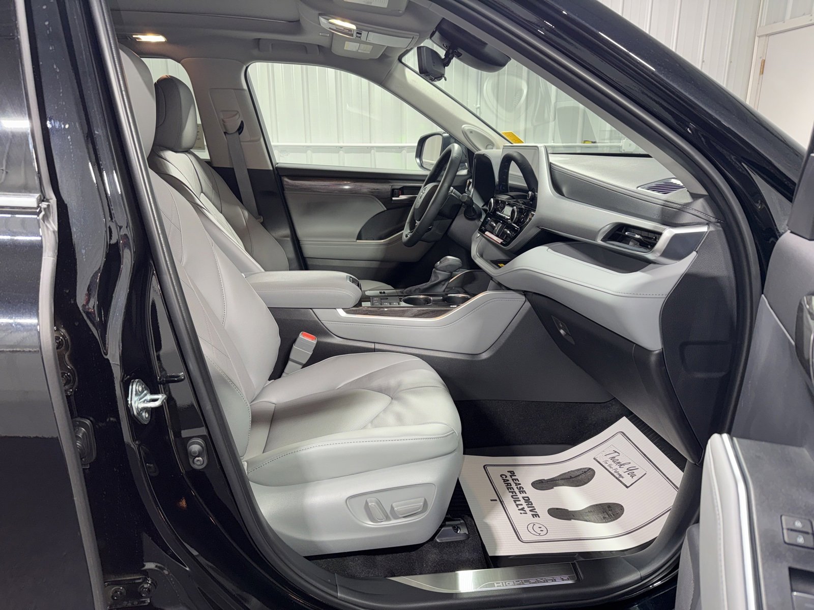 New 2026 Toyota Highlander Platinum image 10