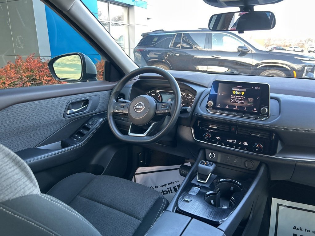 Used 2022 Nissan Rogue SV image 15