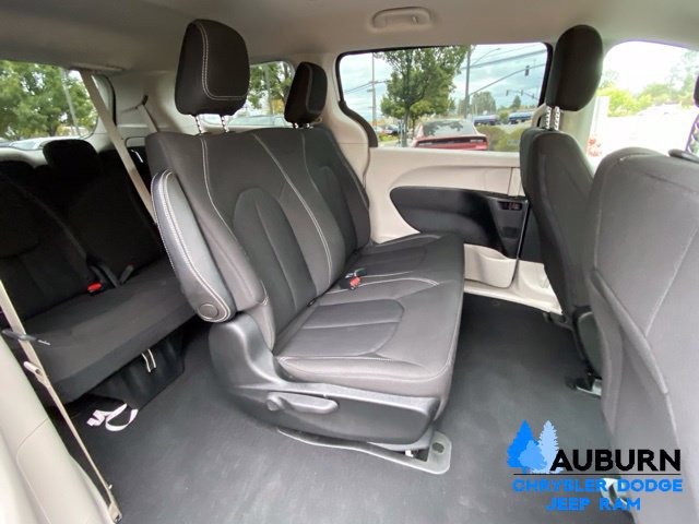 Used 2021 Chrysler Voyager L FWD image 16
