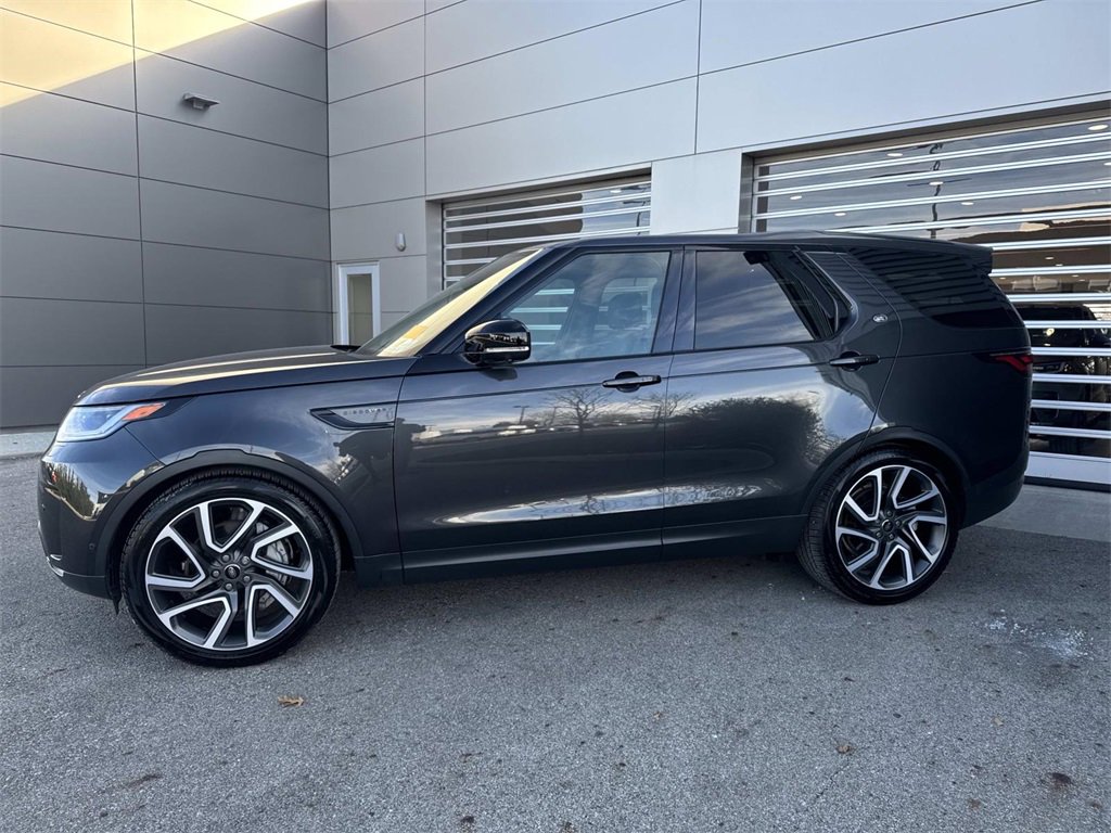 Used 2025 Land Rover Discovery S image 3