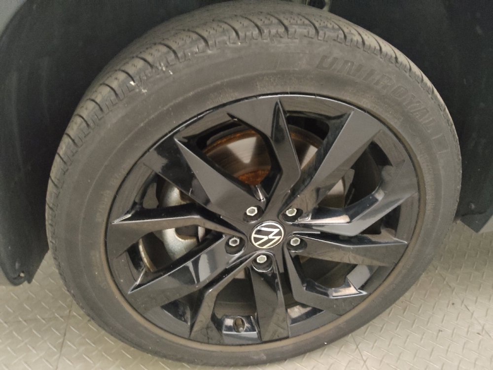 Used 2023 Volkswagen Taos SE w/ Panoramic Sunroof Package FWD image 31