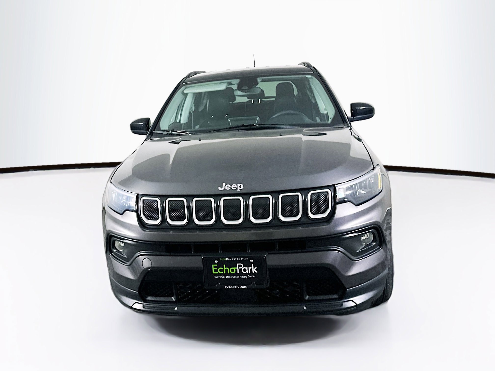 Used 2022 Jeep Compass Latitude image 2