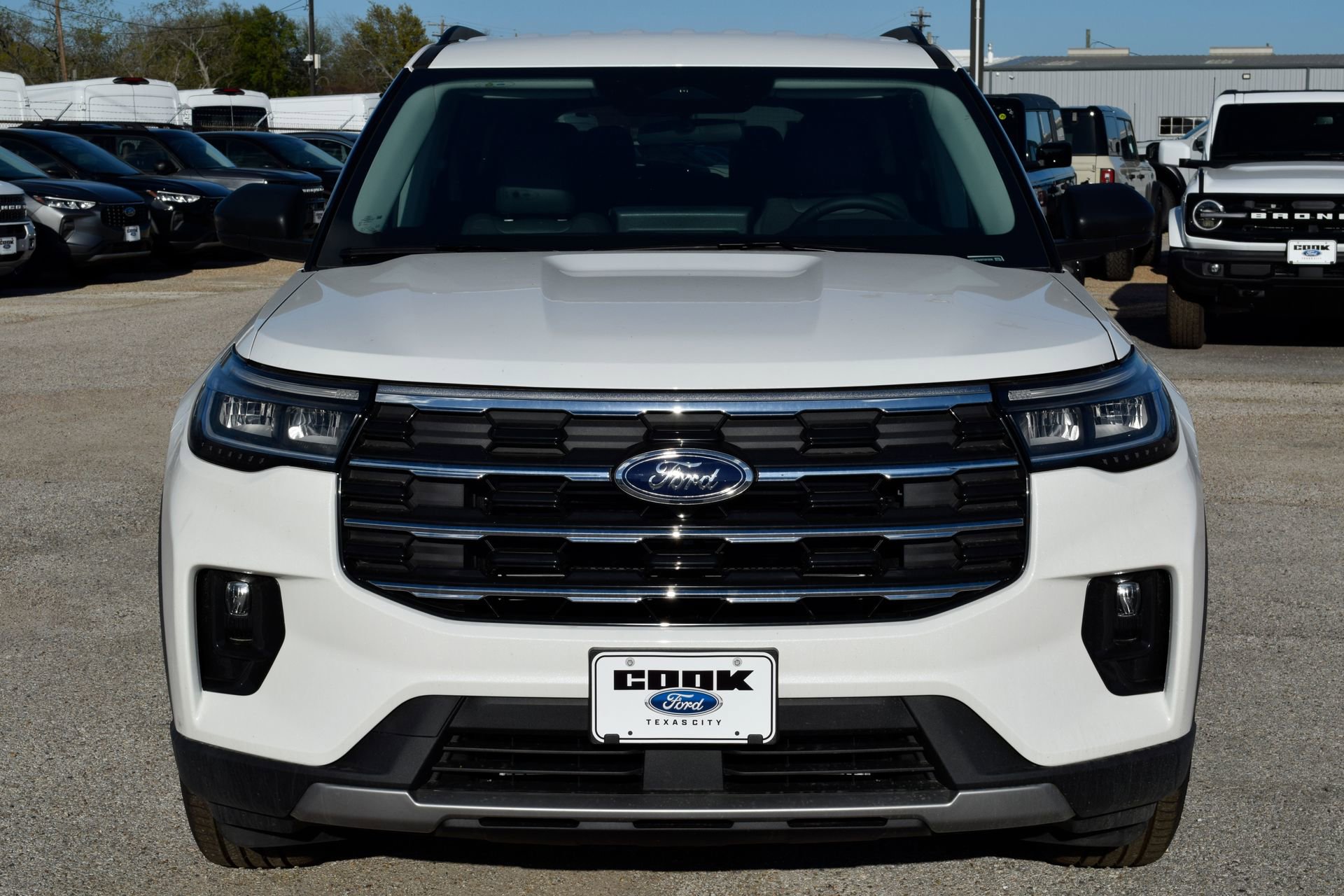 New 2026 Ford Explorer Active w/ Active Comfort Package image 2