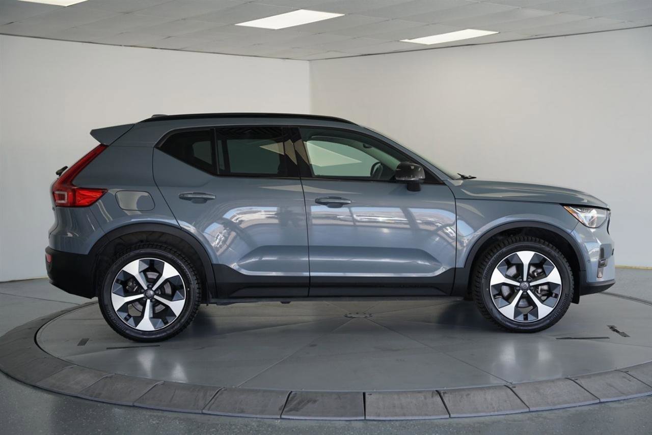 Used 2023 Volvo XC40 B4 Ultimate FWD image 8
