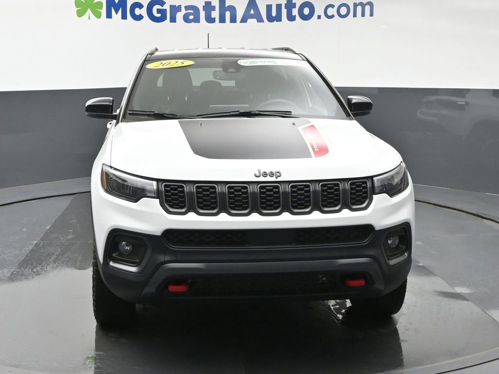 Used 2025 Jeep Compass Trailhawk w/ Trailhawk Convenience Group AWD/4WD image 4