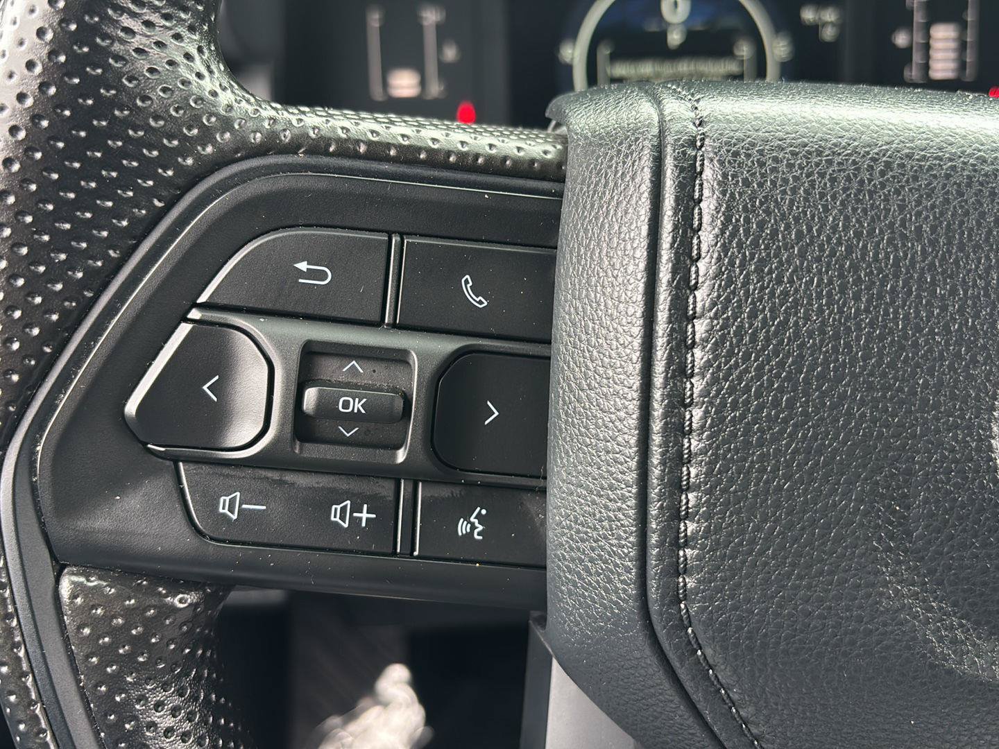 Used 2024 Toyota Tacoma SR5 AWD/4WD image 30