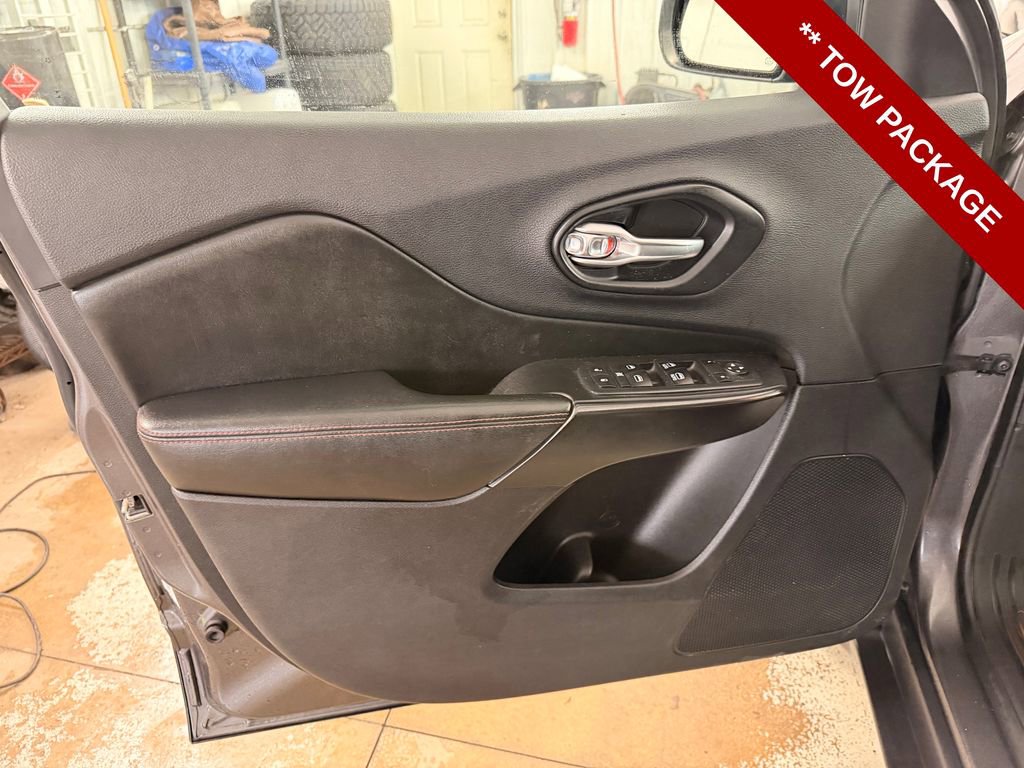 Used 2019 Jeep Cherokee Trailhawk w/ Cold Weather Group image 14