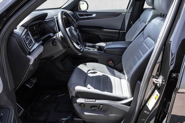 Used 2024 Volkswagen Atlas Cross Sport SEL R-Line AWD/4WD image 12