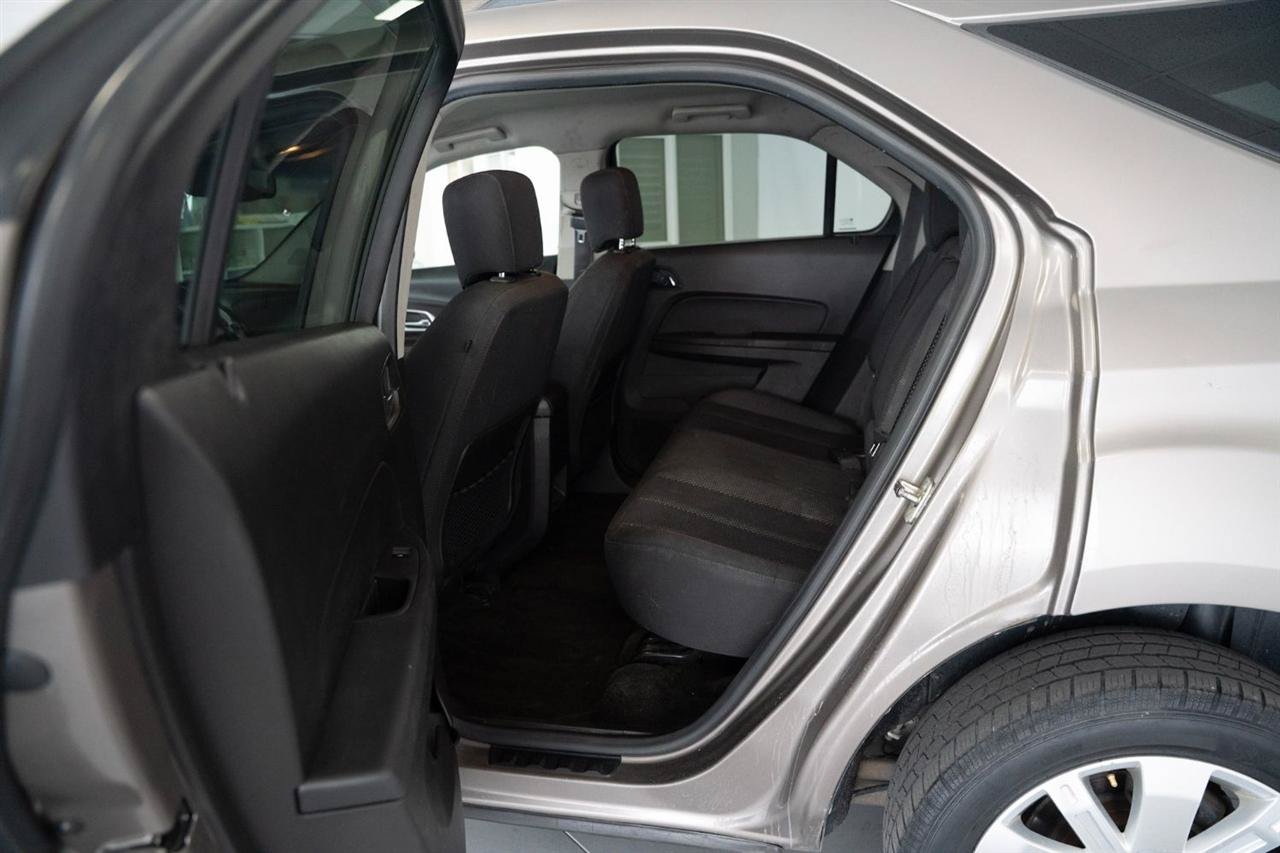 Used 2011 Chevrolet Equinox LT w/ Driver Convenience Package AWD/4WD image 16