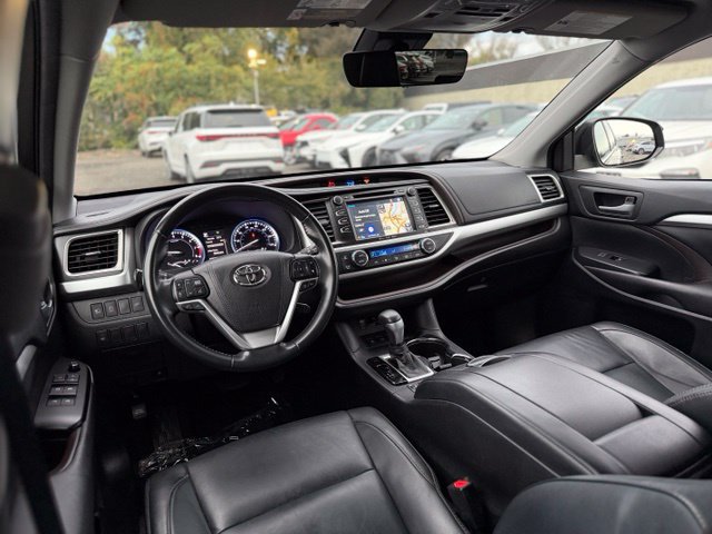 Used 2017 Toyota Highlander XLE AWD/4WD image 20