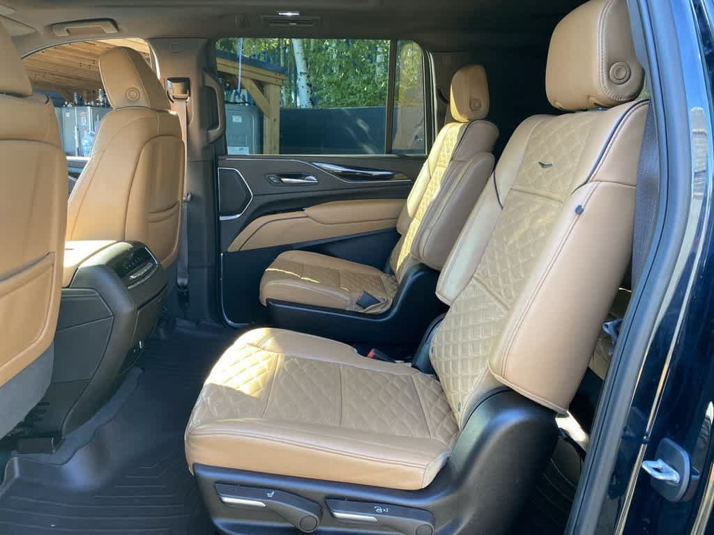 Used 2023 Cadillac Escalade ESV Sport w/ Touring Package AWD/4WD image 15
