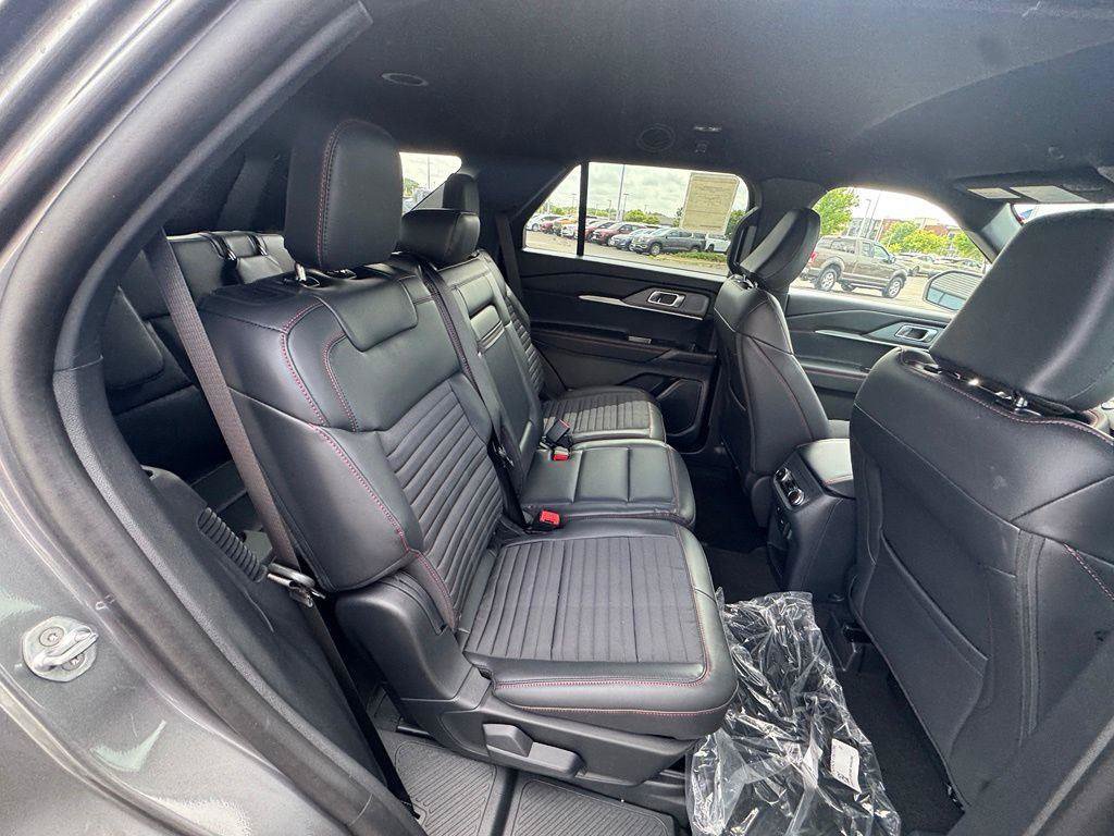New 2026 Ford Explorer ST-Line w/ ST-Line Street Pack AWD/4WD image 14