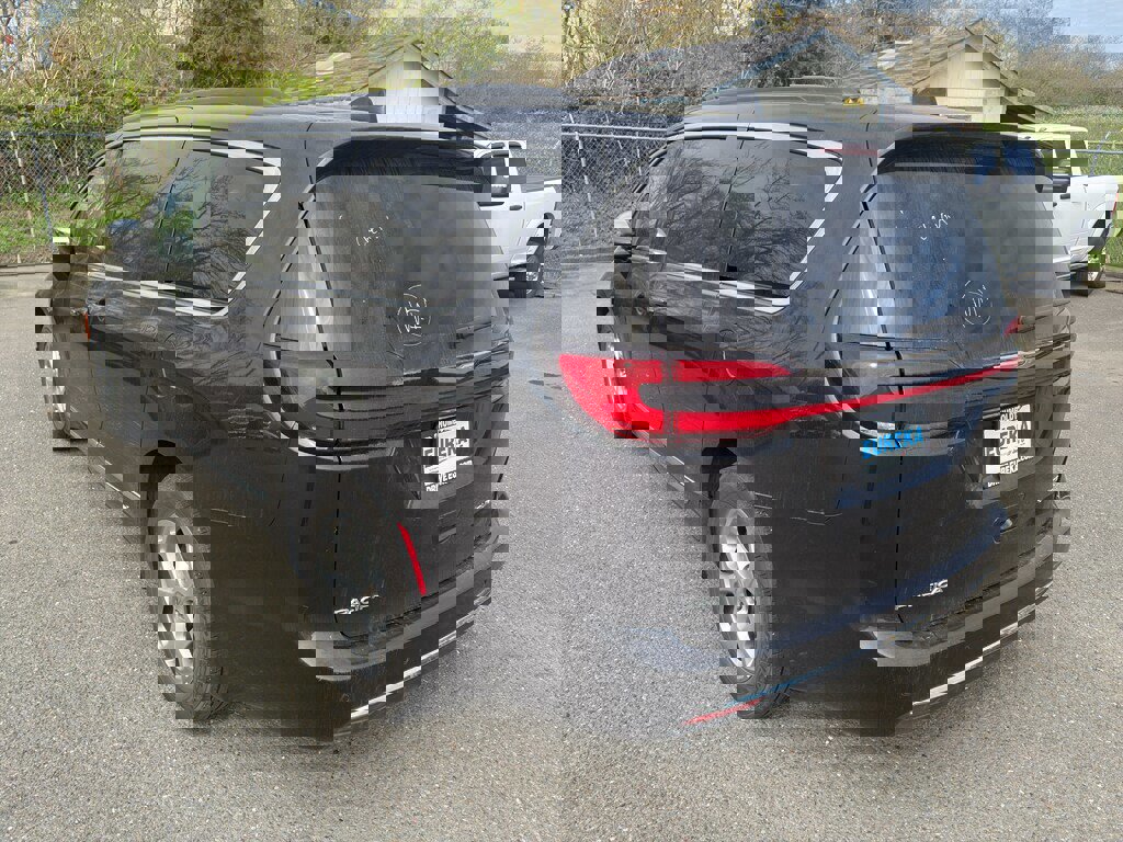 Used 2023 Chrysler Pacifica Limited image 15