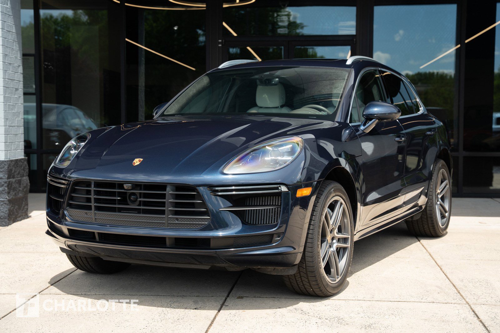 Used 2021 Porsche Macan Turbo AWD/4WD image 6