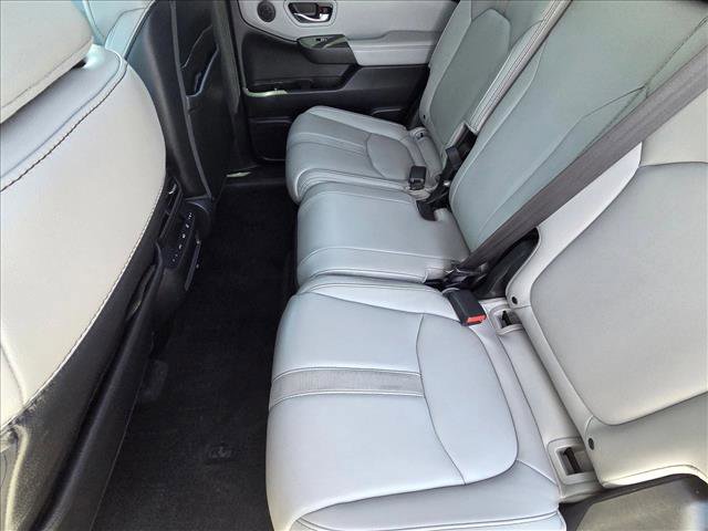 Used 2025 Honda Pilot Touring image 18