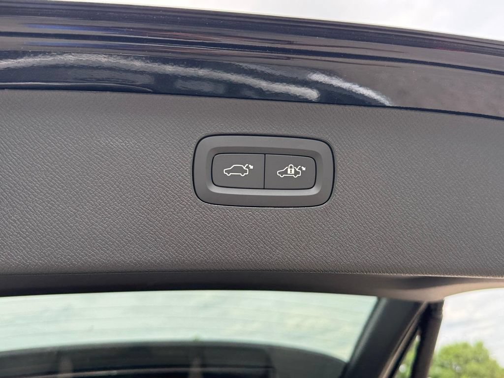 New 2026 Volvo XC90 T8 Plus w/ Protection Package Premier AWD/4WD image 6