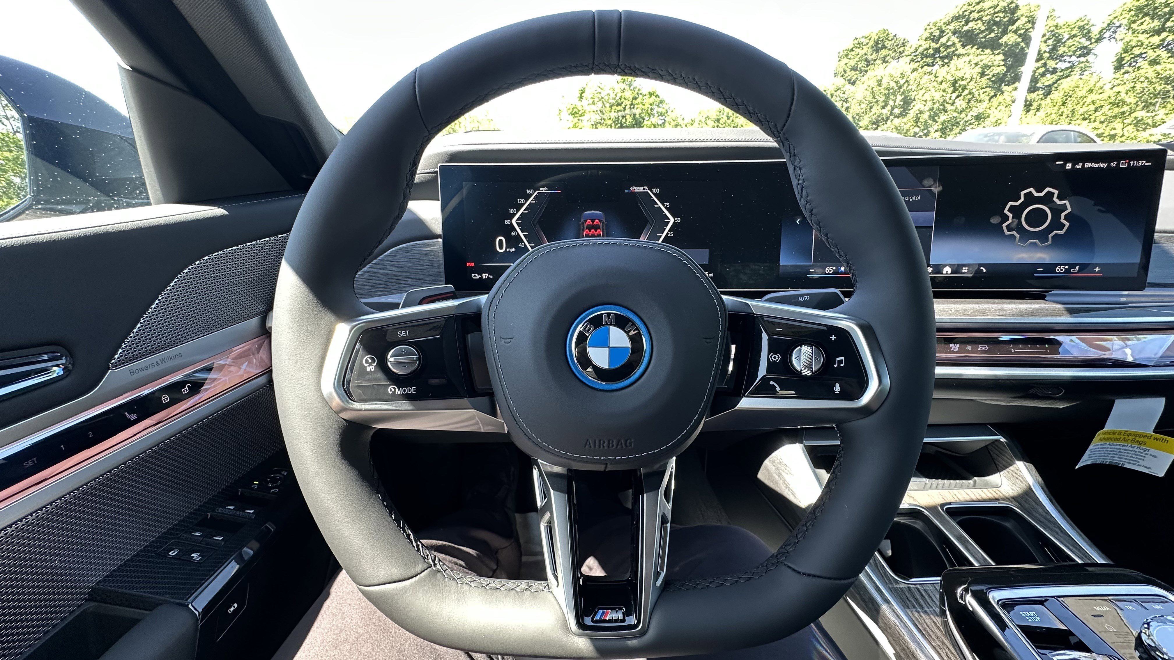 Used 2025 BMW i7 eDrive50 w/ M Sport Package image 17