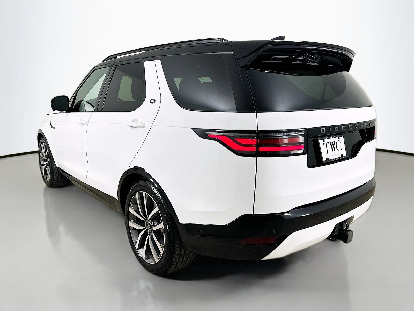 Used 2025 Land Rover Discovery Dynamic SE AWD/4WD image 7