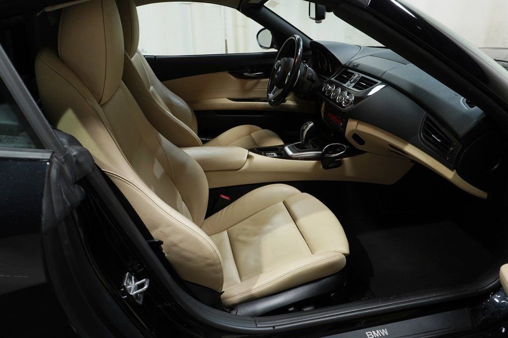 Used 2013 BMW Z4 sDrive28i image 11