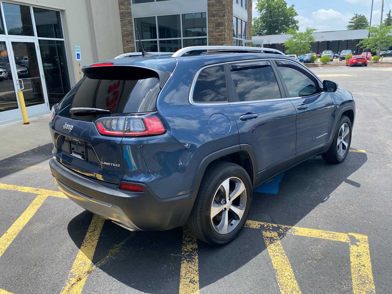 Used 2020 Jeep Cherokee Limited AWD/4WD image 4