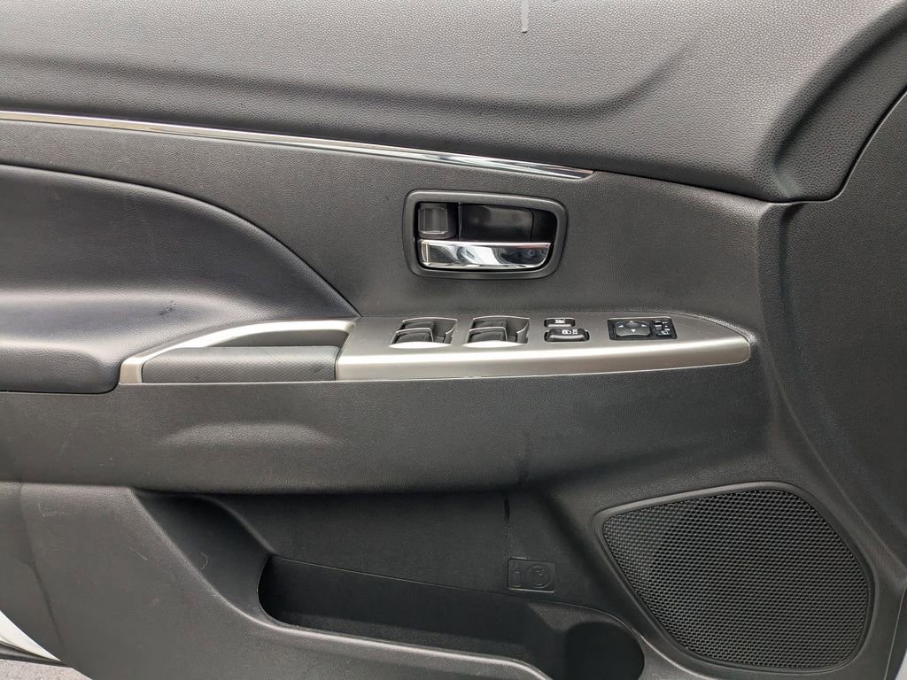 Used 2025 Mitsubishi Outlander Sport SE image 11
