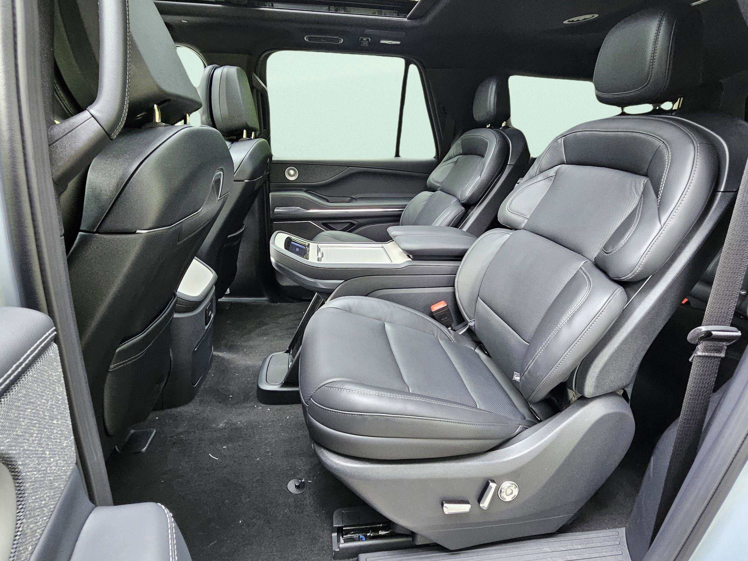 New 2025 Lincoln Navigator L Reserve w/ Jet Appearance Package image 24