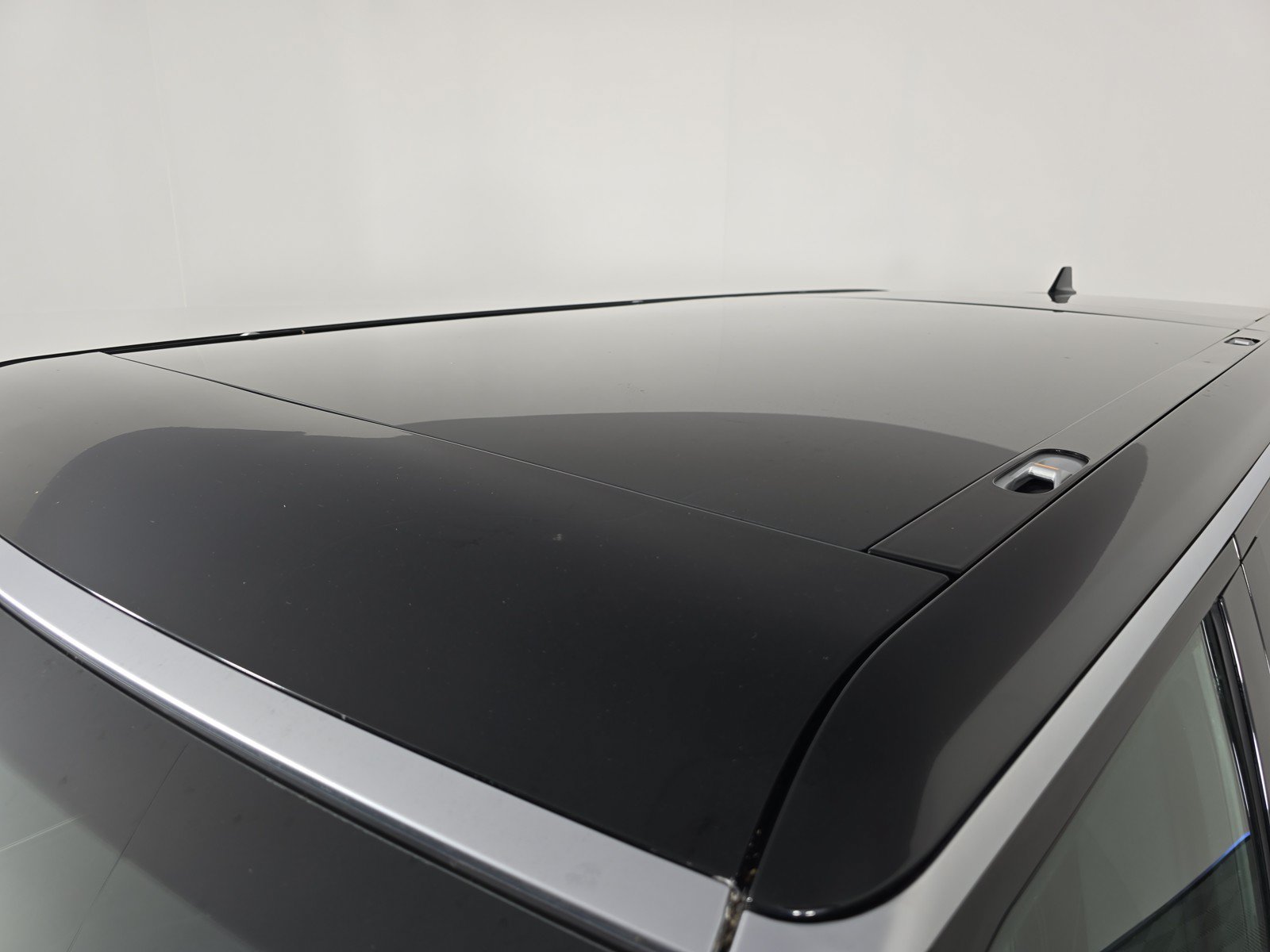 Used 2024 Rivian R1S Adventure AWD/4WD image 13