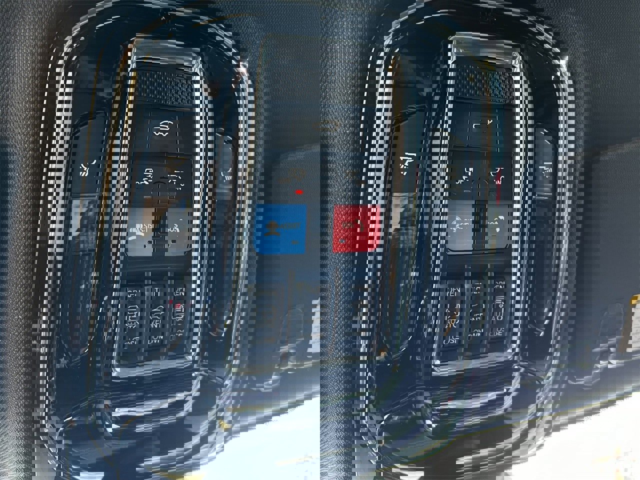 Used 2023 Jeep Grand Cherokee Overland w/ Luxury Tech Group IV image 25