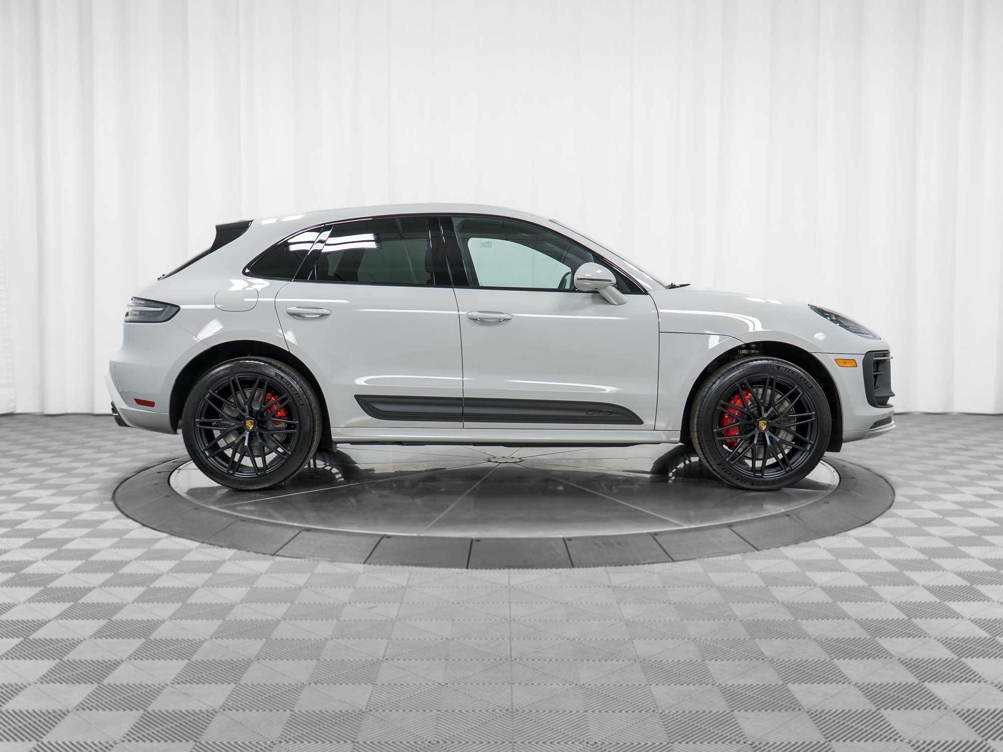 Used 2026 Porsche Macan GTS AWD/4WD image 8