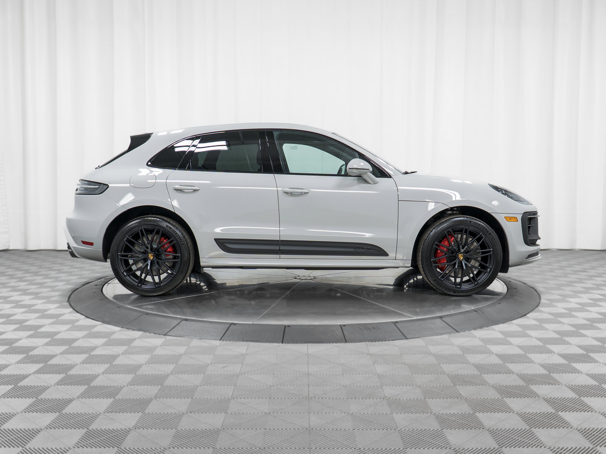 New 2026 Porsche Macan GTS image 8