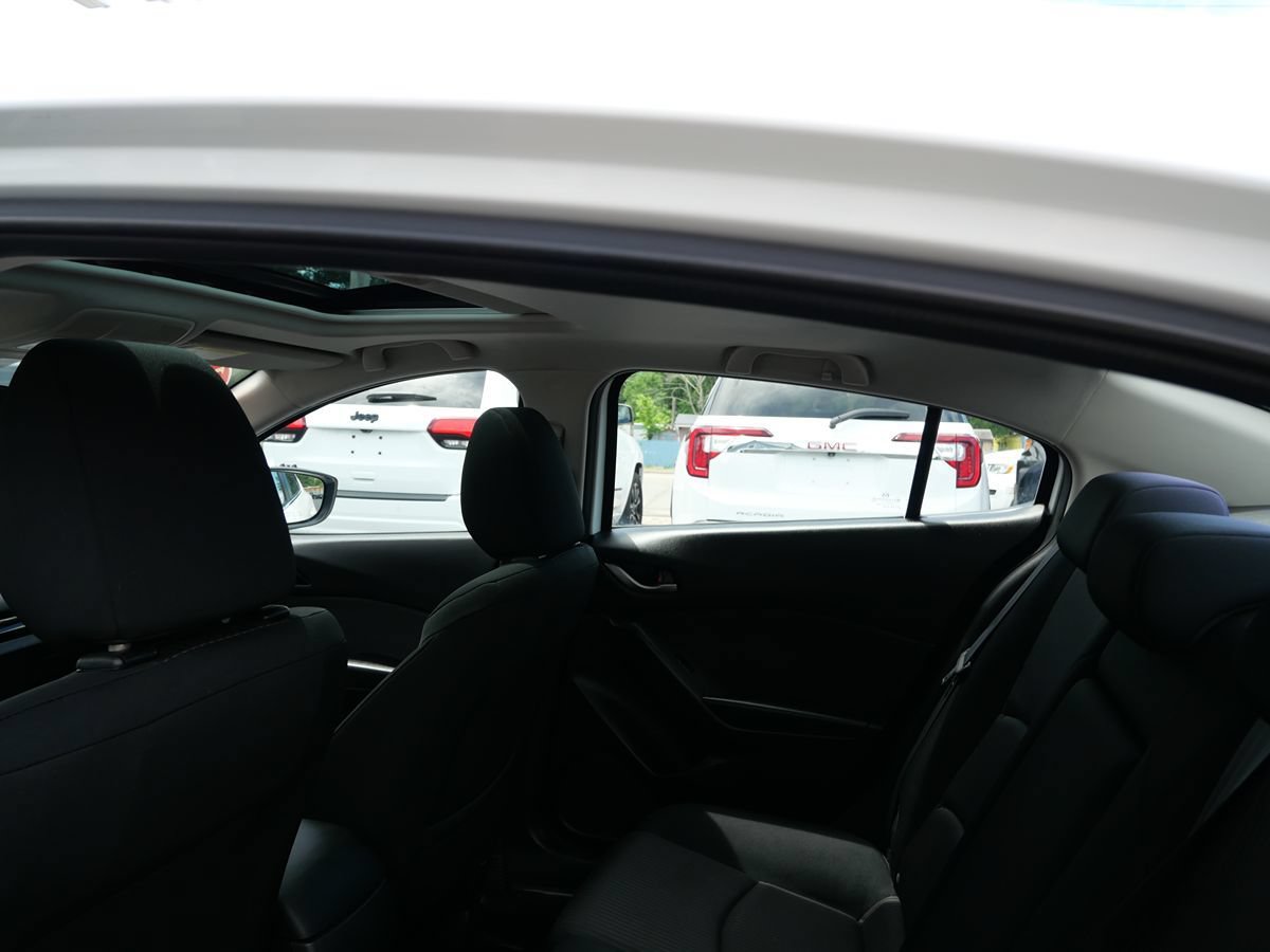 Used 2016 MAZDA MAZDA3 i Touring FWD image 19