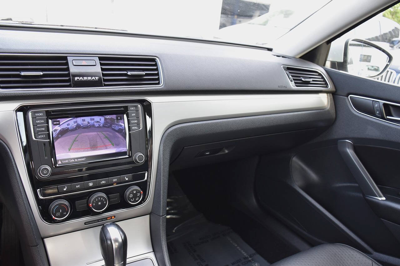 Used 2019 Volkswagen Passat 2.0T Wolfsburg w/ Wheels & Sunroof Package FWD image 21