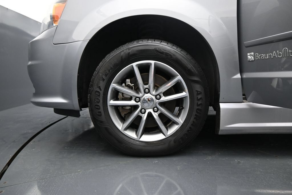 Used 2015 Dodge Grand Caravan SXT FWD image 34